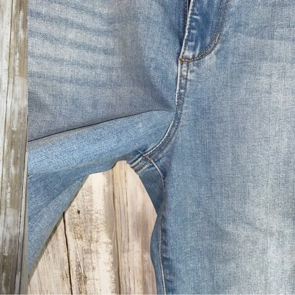 NWT Joes Jeans Boyfriend Crop in Fitria - Picture 3 of 7